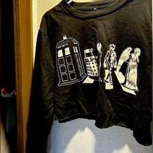 Dr. Who cropped sweater in black size medium but fits like a small